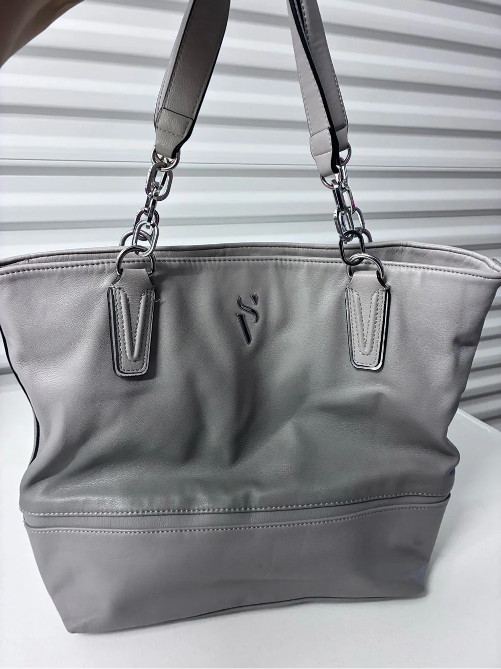 VS  Gray Vegan Leather Tote with Chain-Link Straps